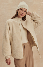 Load image into Gallery viewer, Serina reversible Quilt Jacket

