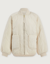 Load image into Gallery viewer, Serina reversible Quilt Jacket
